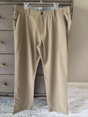 Men's Under Armour Classic Straight Fit Pants in Khaki. 40 by 32.
